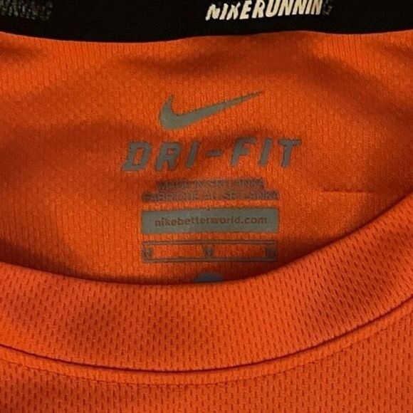 NIKE RUN GRAPHIC ATHLETIC T SHIRT - Picture 3 of 5